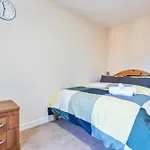 Balmoral Court -Sleeps 6 -Free Parking With Workstation & High-Speed Wifi