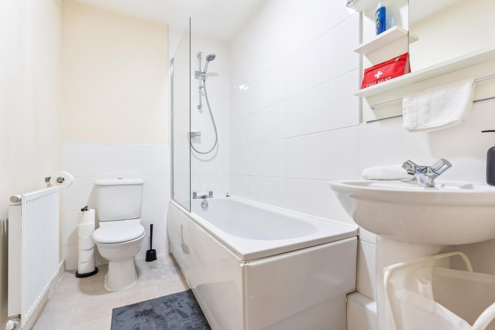 Balmoral Court -sleeps 6 -free Parking With Workstation & High-speed Wifi Birmingham
