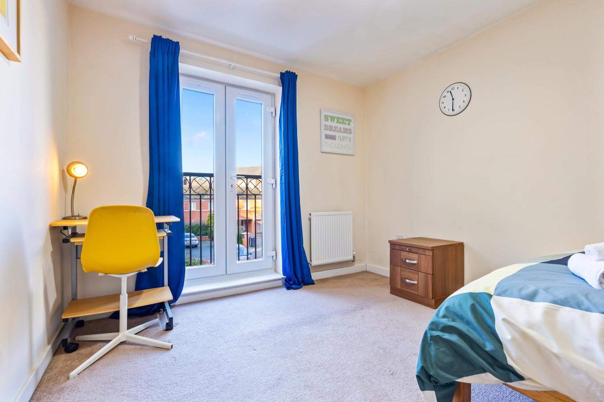Apartment Balmoral Court -sleeps 6 -free Parking With Workstation & High-speed Wifi