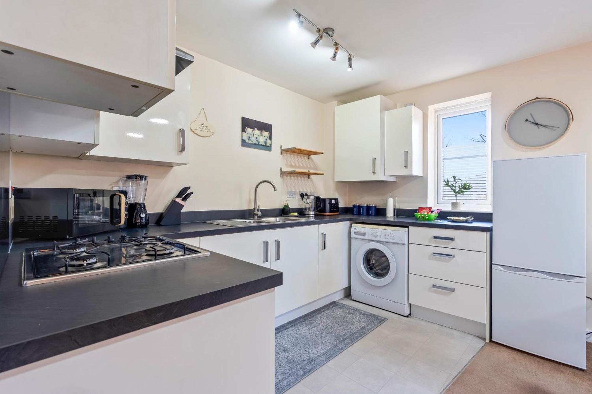 Apartment Balmoral Court -sleeps 6 -free Parking With Workstation & High-speed Wifi