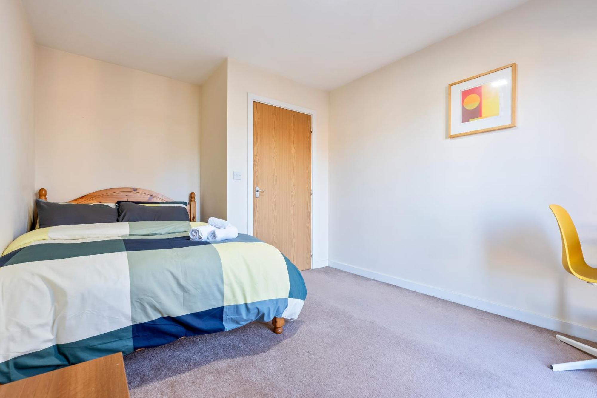 Balmoral Court -sleeps 6 -free Parking With Workstation & High-speed Wifi Apartment Birmingham