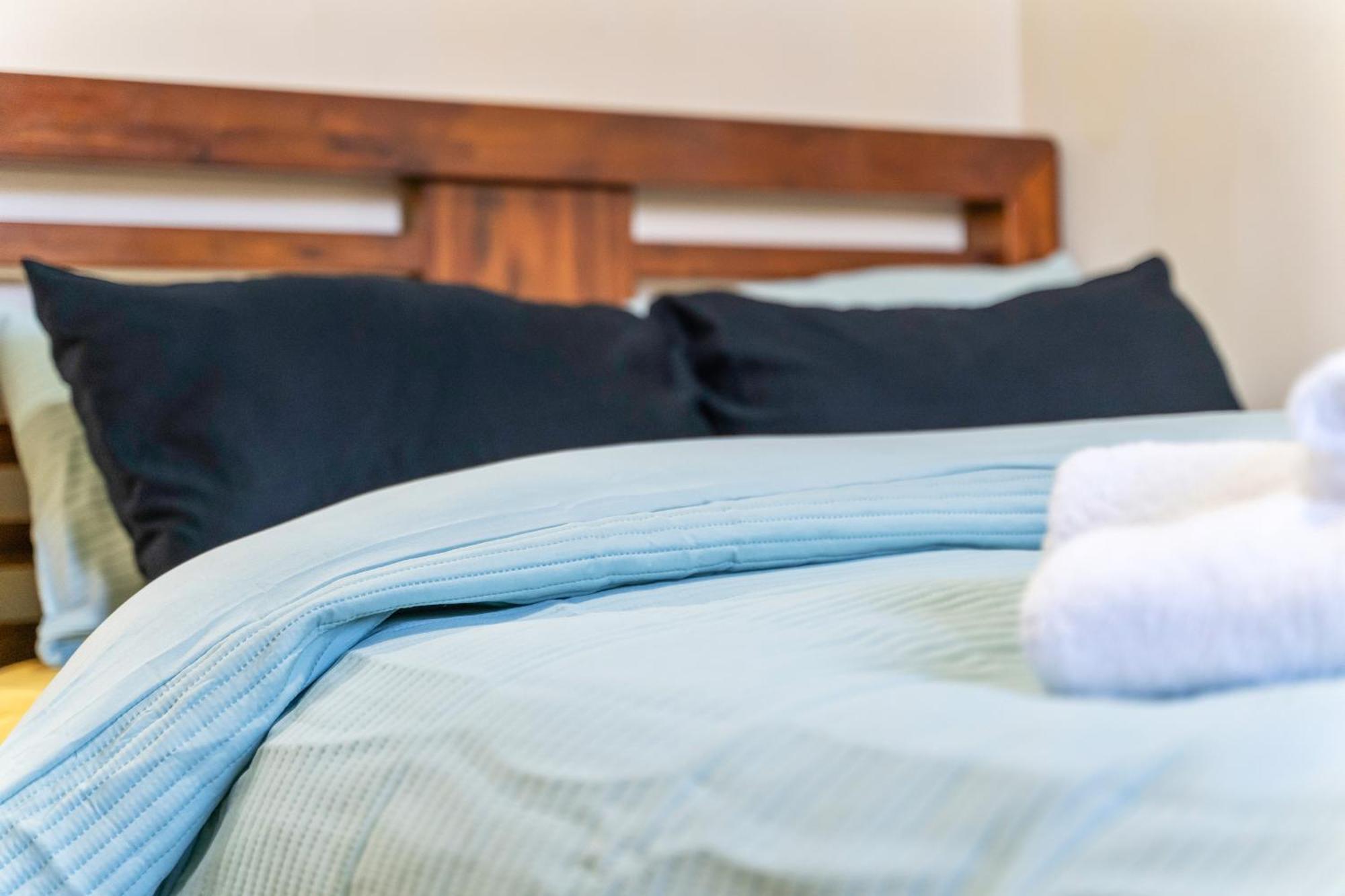 Balmoral Court -sleeps 6 -free Parking With Workstation & High-speed Wifi Birmingham