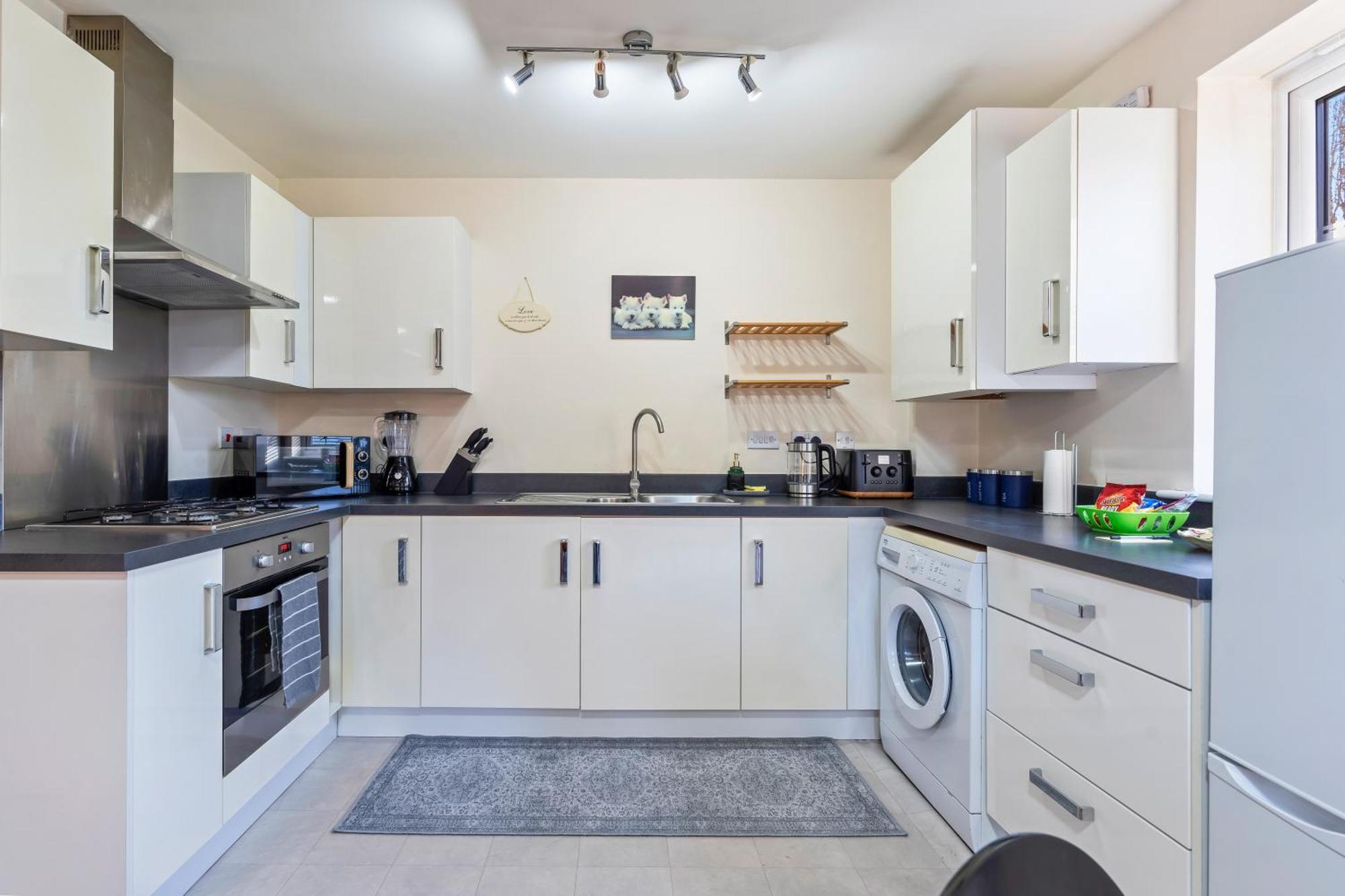 Apartment Balmoral Court -sleeps 6 -free Parking With Workstation & High-speed Wifi