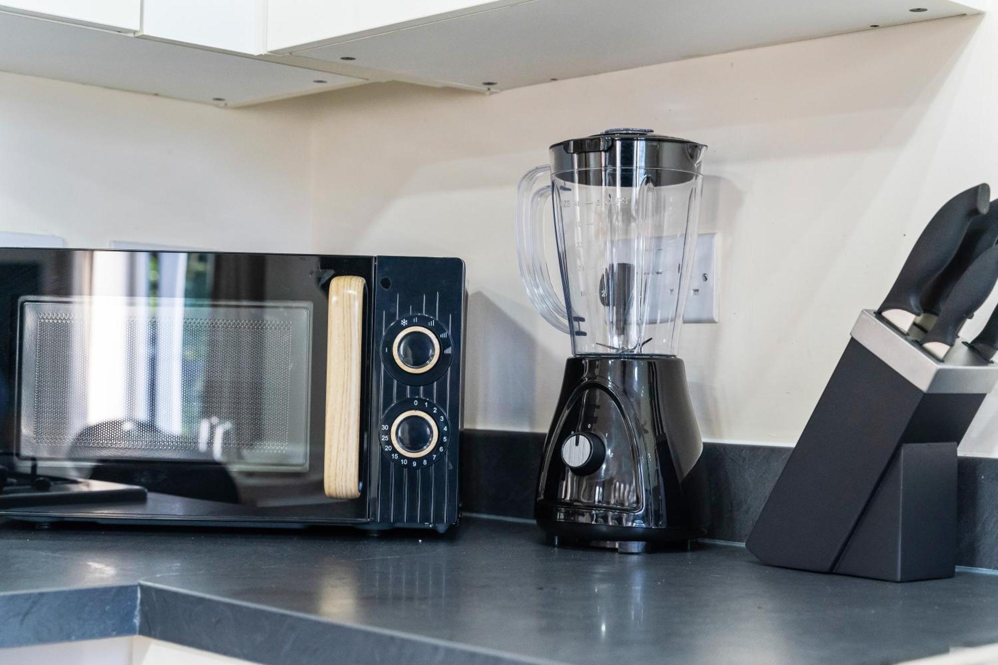 Balmoral Court -sleeps 6 -free Parking With Workstation & High-speed Wifi Birmingham