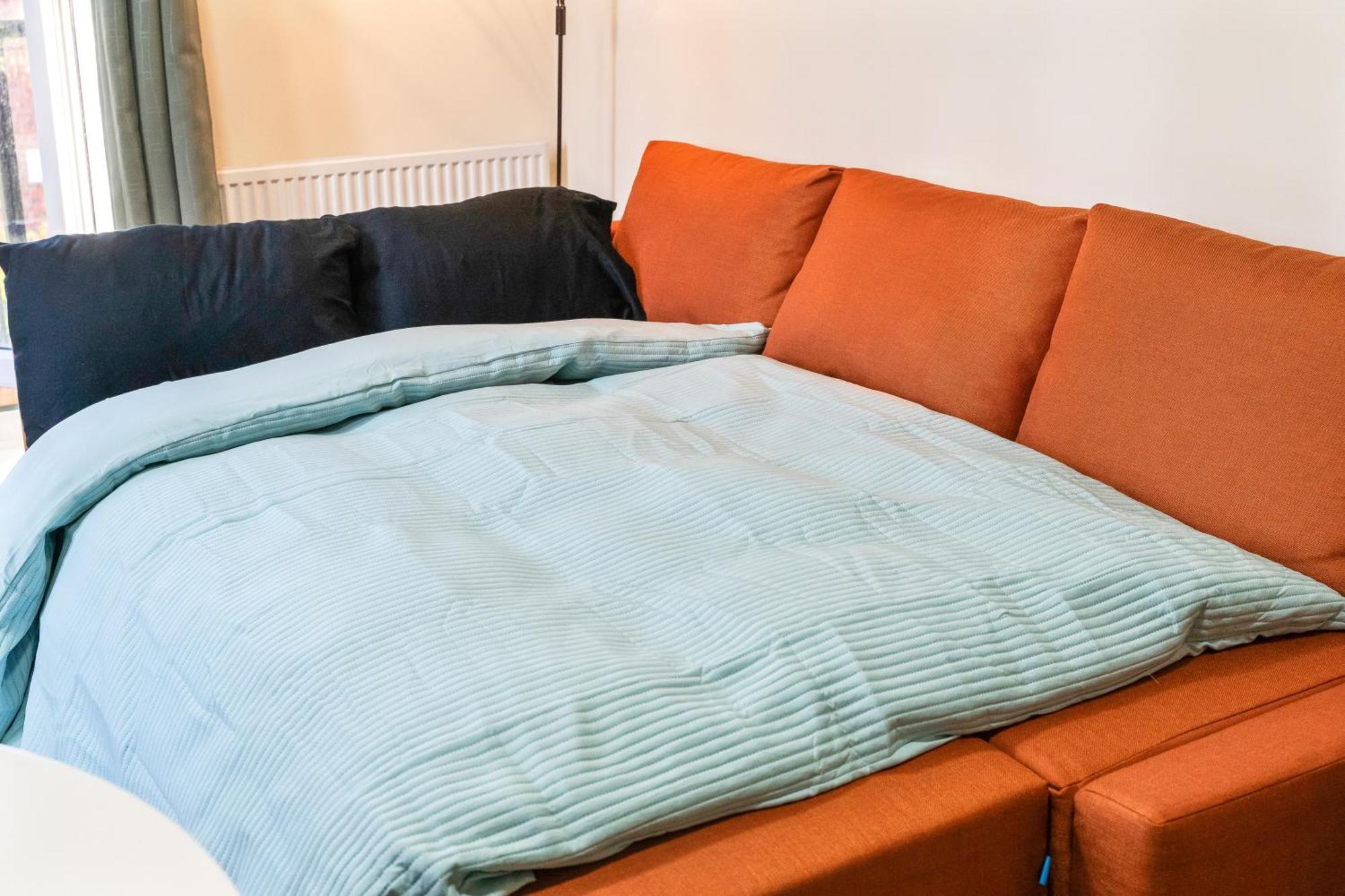 Balmoral Court -sleeps 6 -free Parking With Workstation & High-speed Wifi * Birmingham